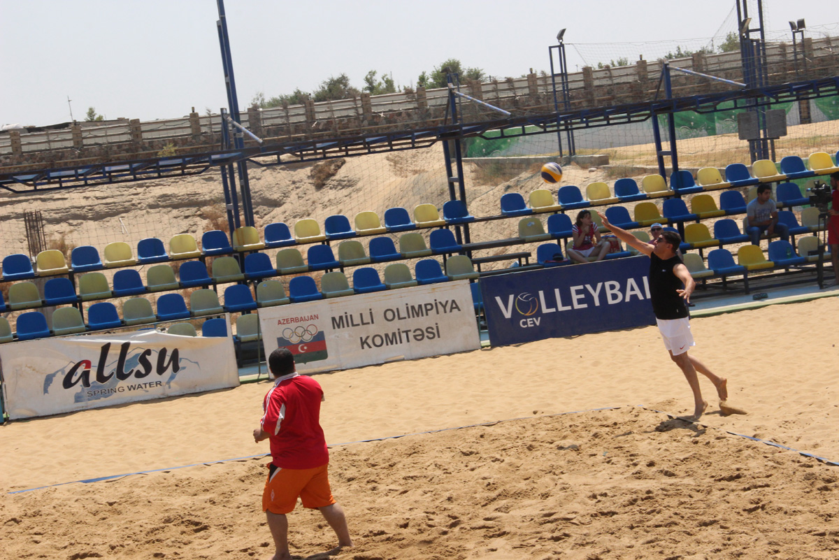 KİV nümayəndələrinin çimərlik voleybolu yarışının qalibləri məlum oldu (FOTO)
