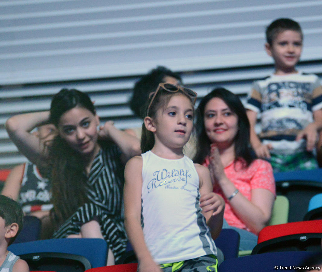 Bədii gimnastika üzrə Dünya Kubokunun ikinci günü (FOTOLAR)