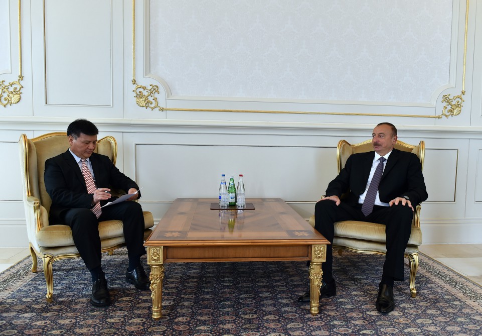 Prezident İlham Əliyev Çinin Azərbaycanda yeni təyin olunmuş səfirinin etimadnaməsini qəbul edib (FOTO)