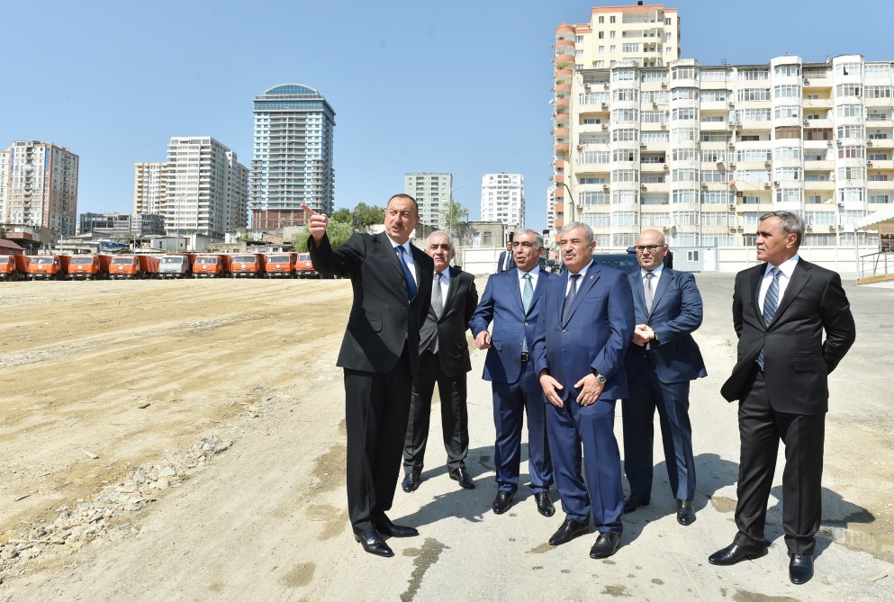 Prezident İlham Əliyev paytaxtın keçmiş “Sovetski” ərazisində yeni yol-nəqliyyat infrastrukturunun təməlini qoyub (YENİLƏNİB) (FOTO)