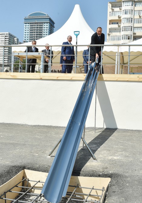 Prezident İlham Əliyev paytaxtın keçmiş “Sovetski” ərazisində yeni yol-nəqliyyat infrastrukturunun təməlini qoyub (YENİLƏNİB) (FOTO)