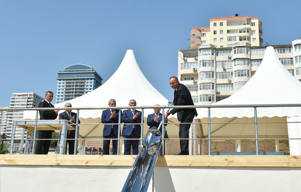 Prezident İlham Əliyev paytaxtın keçmiş “Sovetski” ərazisində yeni yol-nəqliyyat infrastrukturunun təməlini qoyub (YENİLƏNİB) (FOTO)
