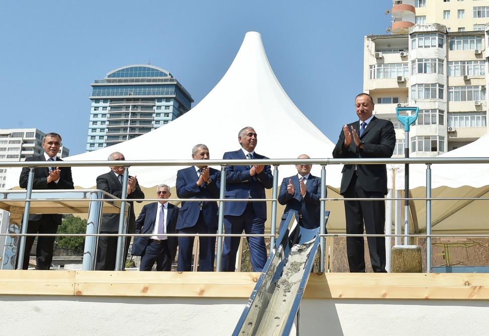 Prezident İlham Əliyev paytaxtın keçmiş “Sovetski” ərazisində yeni yol-nəqliyyat infrastrukturunun təməlini qoyub (YENİLƏNİB) (FOTO)