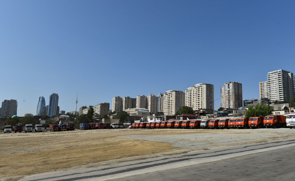 Prezident İlham Əliyev paytaxtın keçmiş “Sovetski” ərazisində yeni yol-nəqliyyat infrastrukturunun təməlini qoyub (YENİLƏNİB) (FOTO)