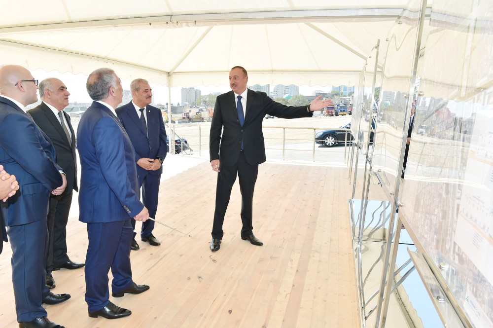 Prezident İlham Əliyev paytaxtın keçmiş “Sovetski” ərazisində yeni yol-nəqliyyat infrastrukturunun təməlini qoyub (YENİLƏNİB) (FOTO)