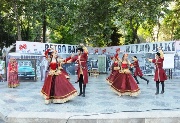 “Səs Azərbaycan” yarışının iştirakçıları  "Retro Bakı" layihəsində (FOTO)