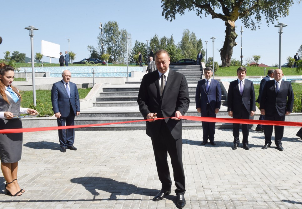 Prezident İlham Əliyev Qəbələ regional "ASAN xidmət" mərkəzinin açılışında iştirak edib (FOTO)