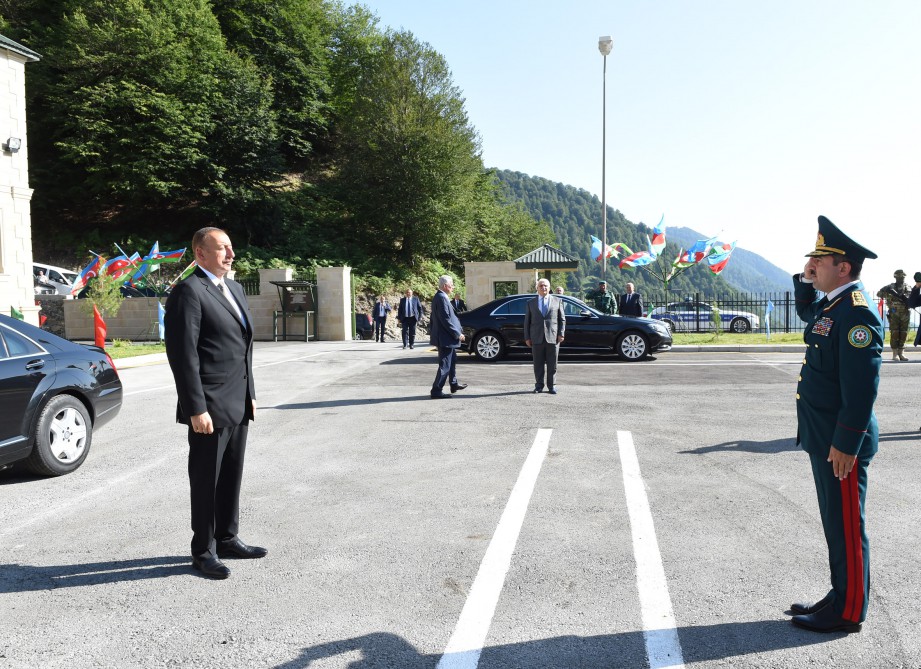 Prezident İlham Əliyev Şəki Sərhəd Dəstəsinin "Laza" sərhəd zastavasında yaradılan şəraitlə tanış olub (FOTO)