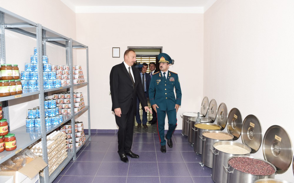 Prezident İlham Əliyev Şəki Sərhəd Dəstəsinin "Laza" sərhəd zastavasında yaradılan şəraitlə tanış olub (FOTO)