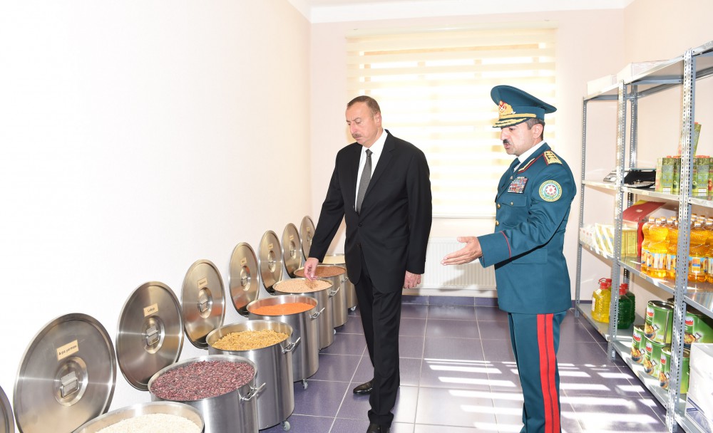 Prezident İlham Əliyev Şəki Sərhəd Dəstəsinin "Laza" sərhəd zastavasında yaradılan şəraitlə tanış olub (FOTO)