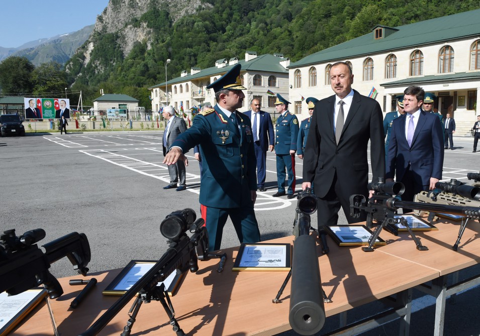 Prezident İlham Əliyev Şəki Sərhəd Dəstəsinin "Laza" sərhəd zastavasında yaradılan şəraitlə tanış olub (FOTO)
