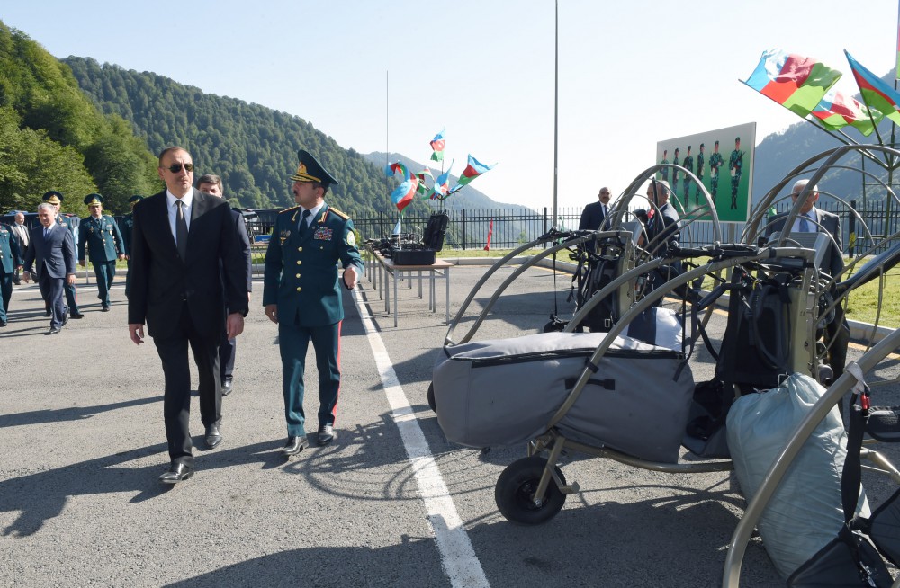 Prezident İlham Əliyev Şəki Sərhəd Dəstəsinin "Laza" sərhəd zastavasında yaradılan şəraitlə tanış olub (FOTO)