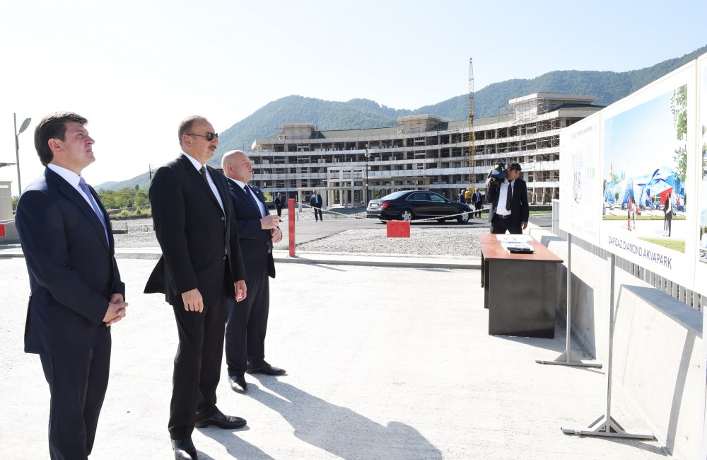 Prezident İlham Əliyev Qəbələdə icrası davam edən turizm və idman infrastrukturu layihələri ilə tanış olub (FOTO)