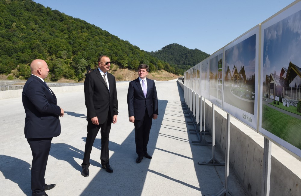 Prezident İlham Əliyev Qəbələdə icrası davam edən turizm və idman infrastrukturu layihələri ilə tanış olub (FOTO)