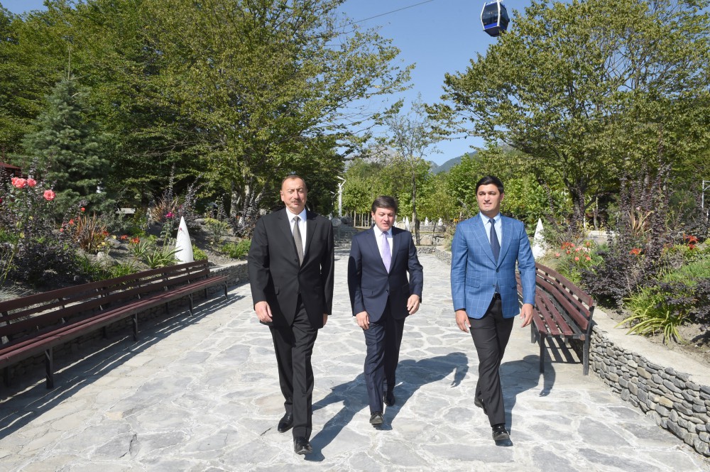 İlham Əliyev "Qəbələ" Park-Bulvar Kompleksinin yenidənqurmadan sonra açılışında iştirak edib (FOTO)