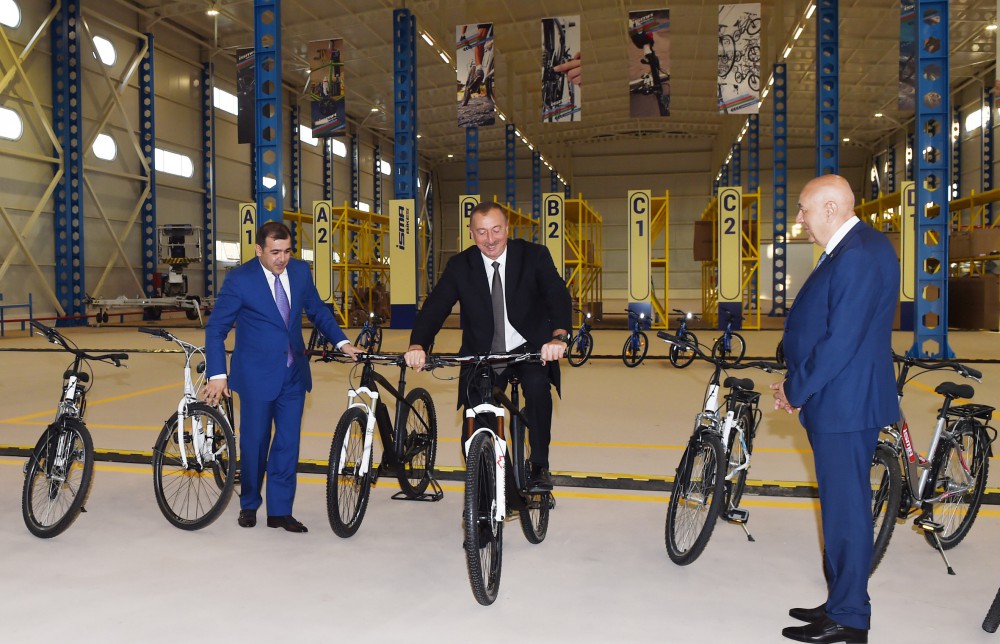 Prezident İlham Əliyev İsmayıllıda velosiped istehsalı zavodunun açılışında iştirak edib (FOTO)