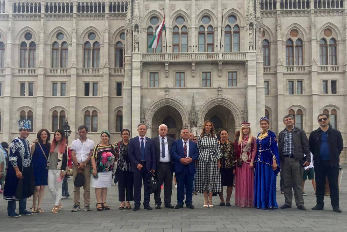 Gülnarə Xəlilova: Macarıstandakı Qurultay türk xalqlarını birləşdirir və sülhə çağırır (FOTO)
