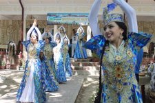 Qarabağ geyimləri Özbəkistanda nümayiş olunub (FOTO)
