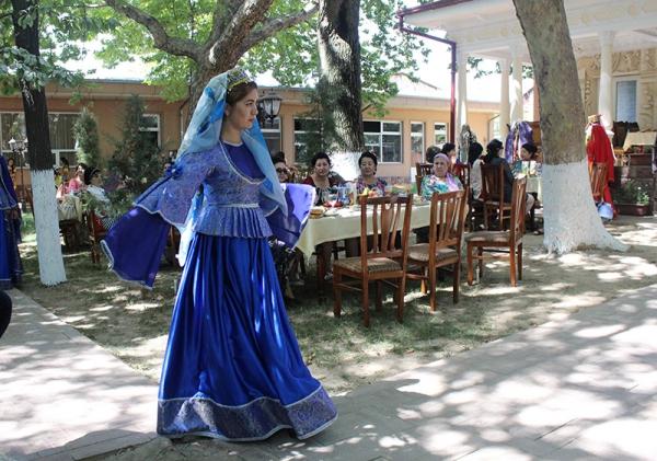 Qarabağ geyimləri Özbəkistanda nümayiş olunub (FOTO)
