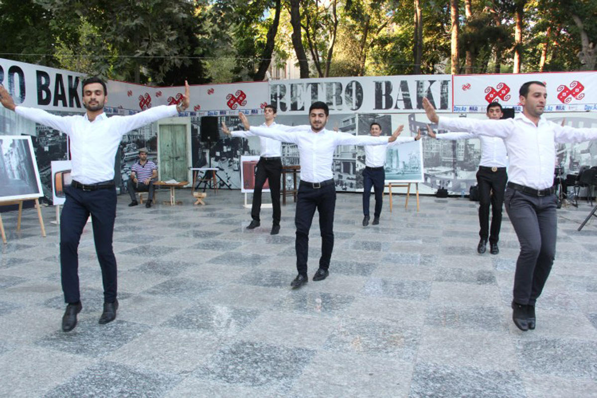 Təranə Mahmudova və  Fatimə Fətəliyeva "Retro Bakı" layihəsində (FOTO)