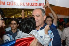 Azərbaycan olimpiyaçıları Vətənə döndülər (FOTO)