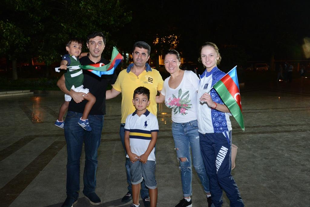 Azərbaycan olimpiyaçıları ulu öndər Heydər Əliyevin abidəsini ziyarət ediblər (FOTO)