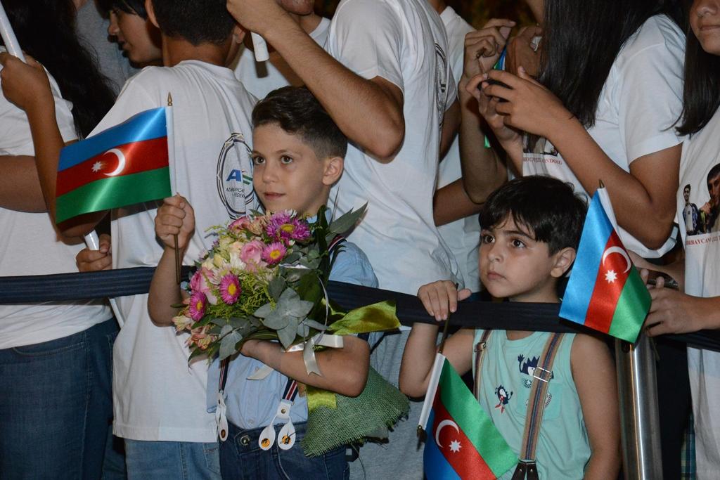 Azərbaycan olimpiyaçıları Vətənə döndülər (FOTO)