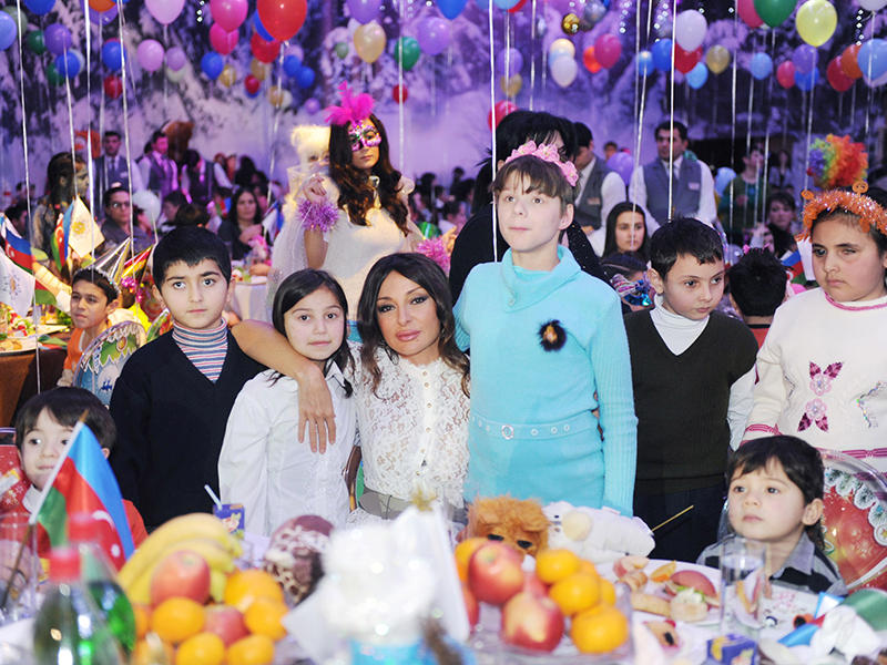 Qəlbimizin birinci xanımı. Mehriban Əliyeva ad gününü qeyd edir