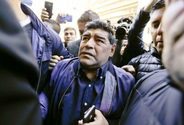 Maradona saxta sənədlərlə saxlanıldı