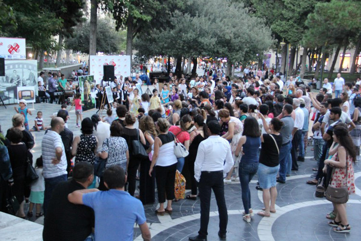 "Retro Bakı" layihəsi çərçivəsində konsertlər davam edir (FOTO)