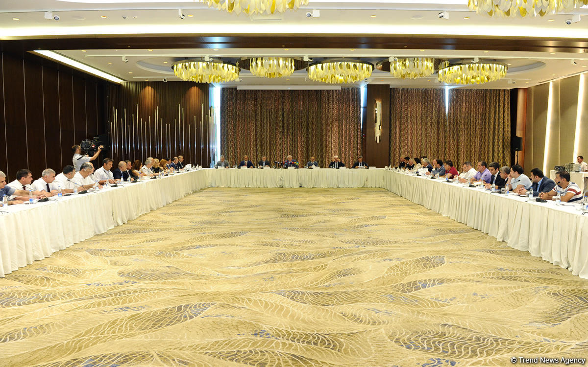 "Referendumqabağı təşviqat prosesində KİV-in rolu və vəzifələri" mövzusunda seminar-müşavirə keçirilib (FOTO)