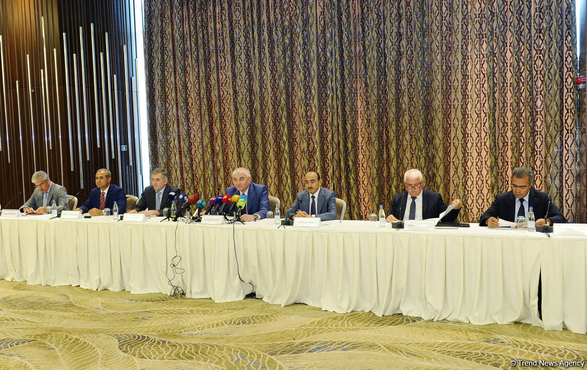 "Referendumqabağı təşviqat prosesində KİV-in rolu və vəzifələri" mövzusunda seminar-müşavirə keçirilib (FOTO)