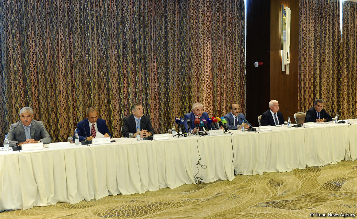 "Referendumqabağı təşviqat prosesində KİV-in rolu və vəzifələri" mövzusunda seminar-müşavirə keçirilib (FOTO)