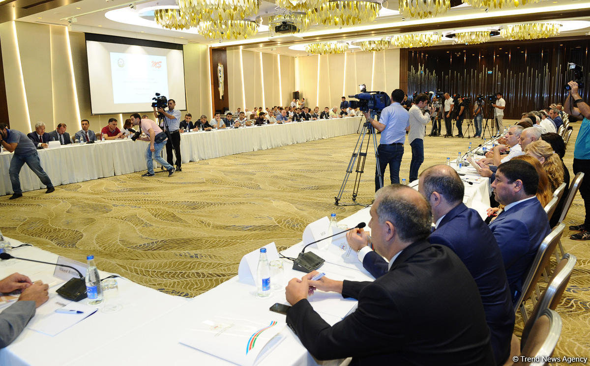 "Referendumqabağı təşviqat prosesində KİV-in rolu və vəzifələri" mövzusunda seminar-müşavirə keçirilib (FOTO)