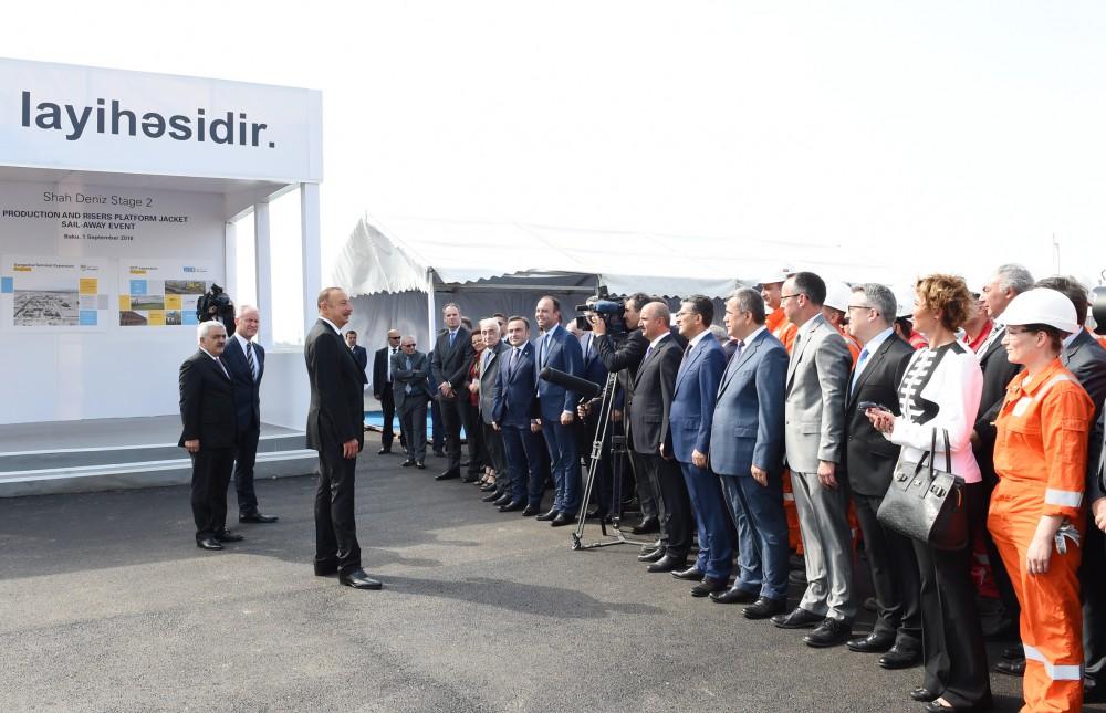 Prezident İlham Əliyev “Şahdəniz-2” layihəsi üzrə dayaq blokunun dənizə yola salınması mərasimində iştirak edib  (YENİLƏNİB) (FOTO)