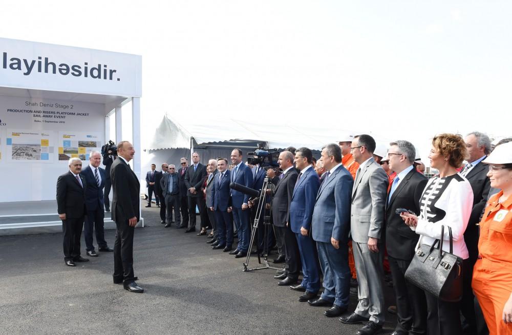 Prezident İlham Əliyev “Şahdəniz-2” layihəsi üzrə dayaq blokunun dənizə yola salınması mərasimində iştirak edib  (YENİLƏNİB) (FOTO)