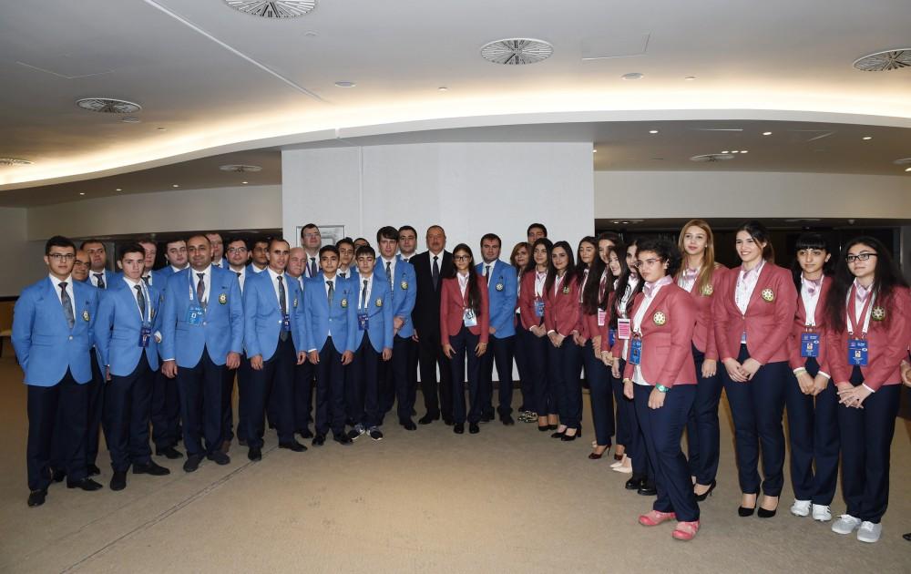 Prezident İlham Əliyev Bakı Şahmat Olimpiadasında yarışacaq Azərbaycan idmançıları ilə görüşüb (FOTO)