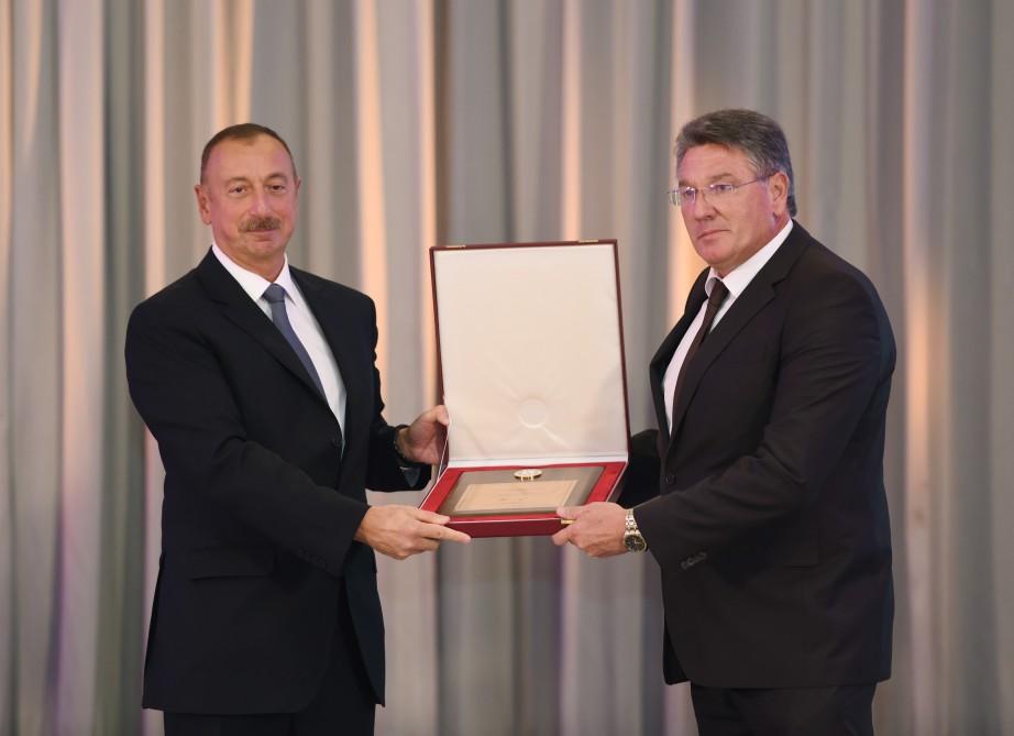 Prezident İlham Əliyev və xanımı XXXI Yay Olimpiya Oyunlarında iştirak etmiş idmançılarla görüşüblər