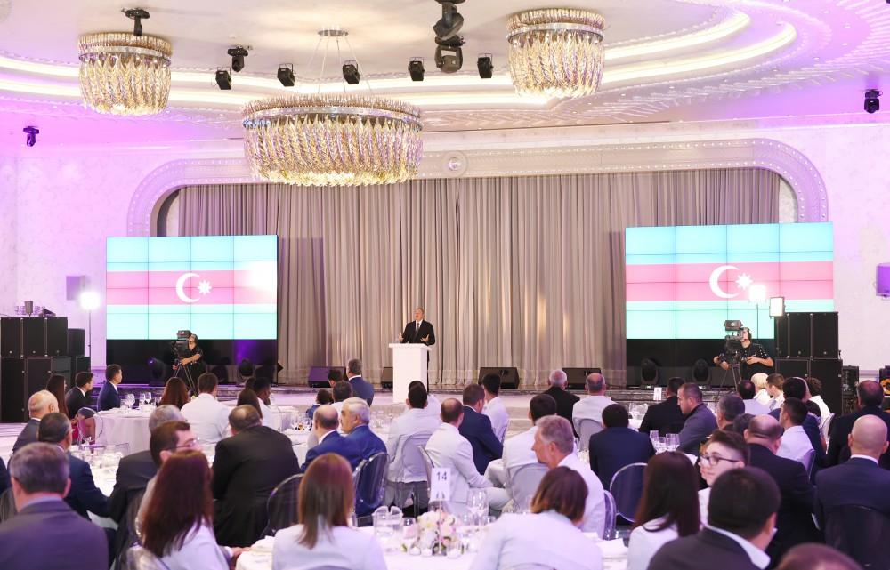 Prezident İlham Əliyev və xanımı XXXI Yay Olimpiya Oyunlarında iştirak etmiş idmançılarla görüşüblər
