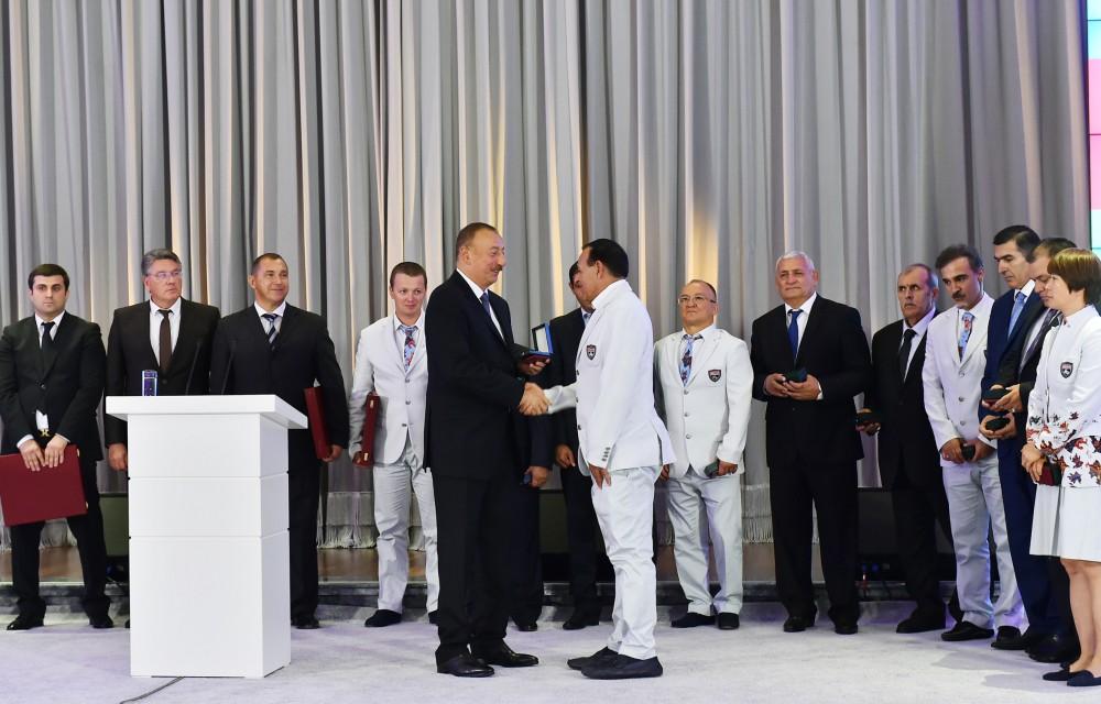Prezident İlham Əliyev və xanımı XXXI Yay Olimpiya Oyunlarında iştirak etmiş idmançılarla görüşüblər