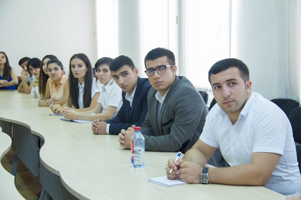 Gənclər məhkəmə orqanlarında təcrübə keçəcək (FOTO)