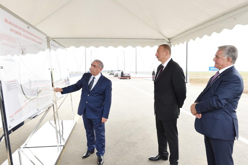 Prezident İlham Əliyev Biləsuvarda avtomobil yolunun yenidənqurmadan sonra açılışında iştirak edib (FOTO)