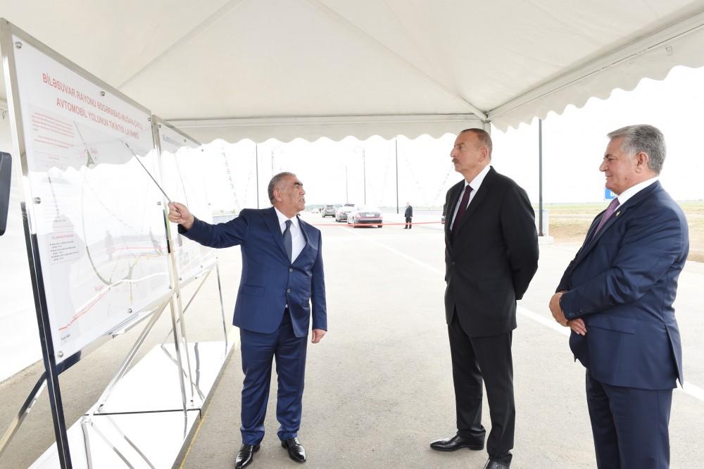 Prezident İlham Əliyev Biləsuvarda avtomobil yolunun yenidənqurmadan sonra açılışında iştirak edib (FOTO)