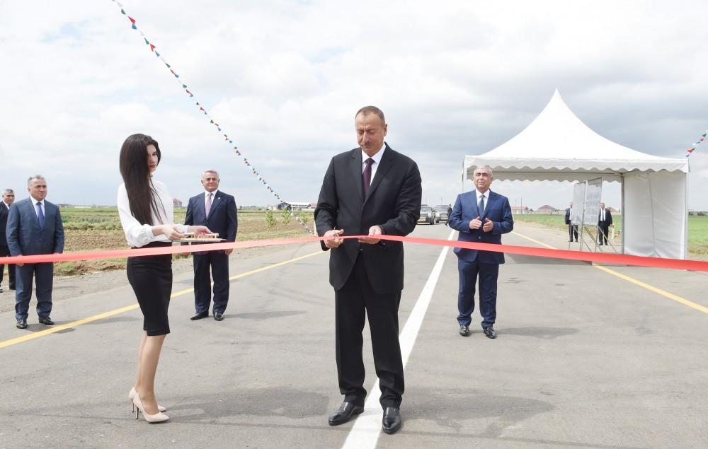 Prezident İlham Əliyev Biləsuvarda avtomobil yolunun yenidənqurmadan sonra açılışında iştirak edib (FOTO)