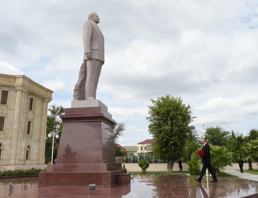 Prezident İlham Əliyev Salyan rayonuna səfərə gəlib (FOTO)
