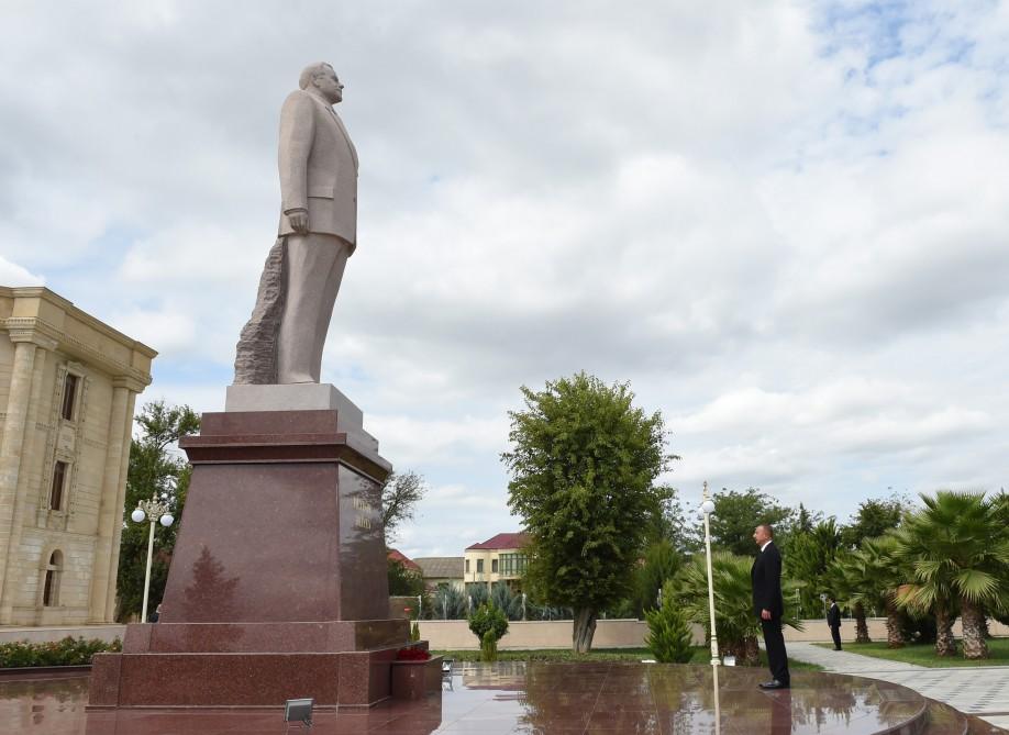 Prezident İlham Əliyev Salyan rayonuna səfərə gəlib (FOTO)