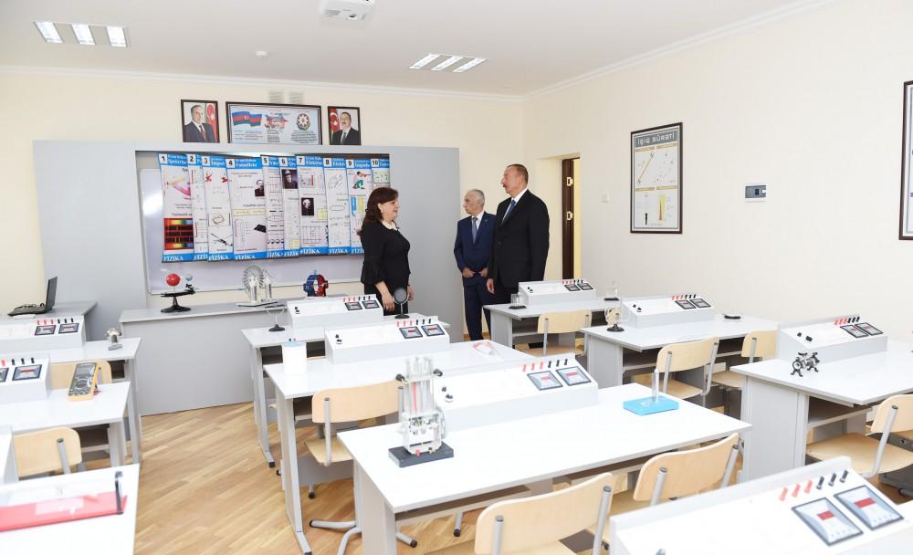 İlham Əliyev 265 nömrəli məktəbdə əsaslı təmirdən sonra görülən işlərlə tanış olub (FOTO)