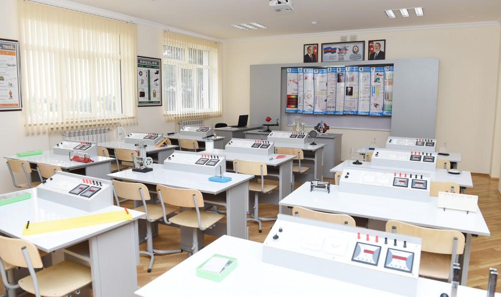 İlham Əliyev 265 nömrəli məktəbdə əsaslı təmirdən sonra görülən işlərlə tanış olub (FOTO)