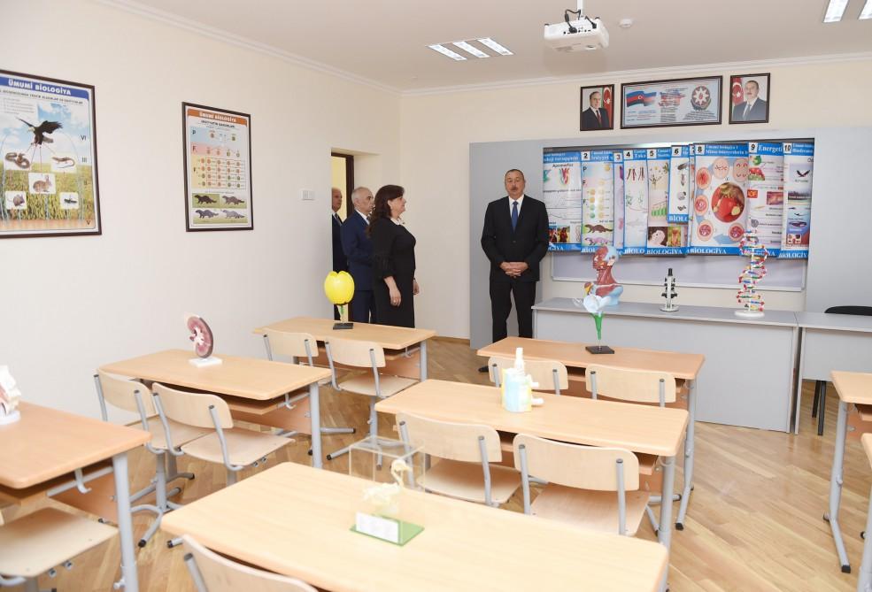 İlham Əliyev 265 nömrəli məktəbdə əsaslı təmirdən sonra görülən işlərlə tanış olub (FOTO)