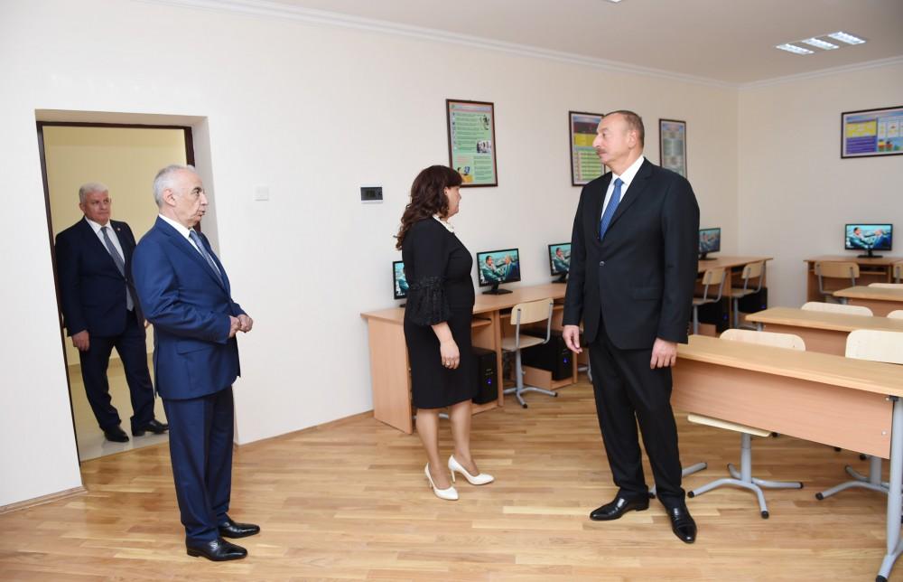 İlham Əliyev 265 nömrəli məktəbdə əsaslı təmirdən sonra görülən işlərlə tanış olub (FOTO)